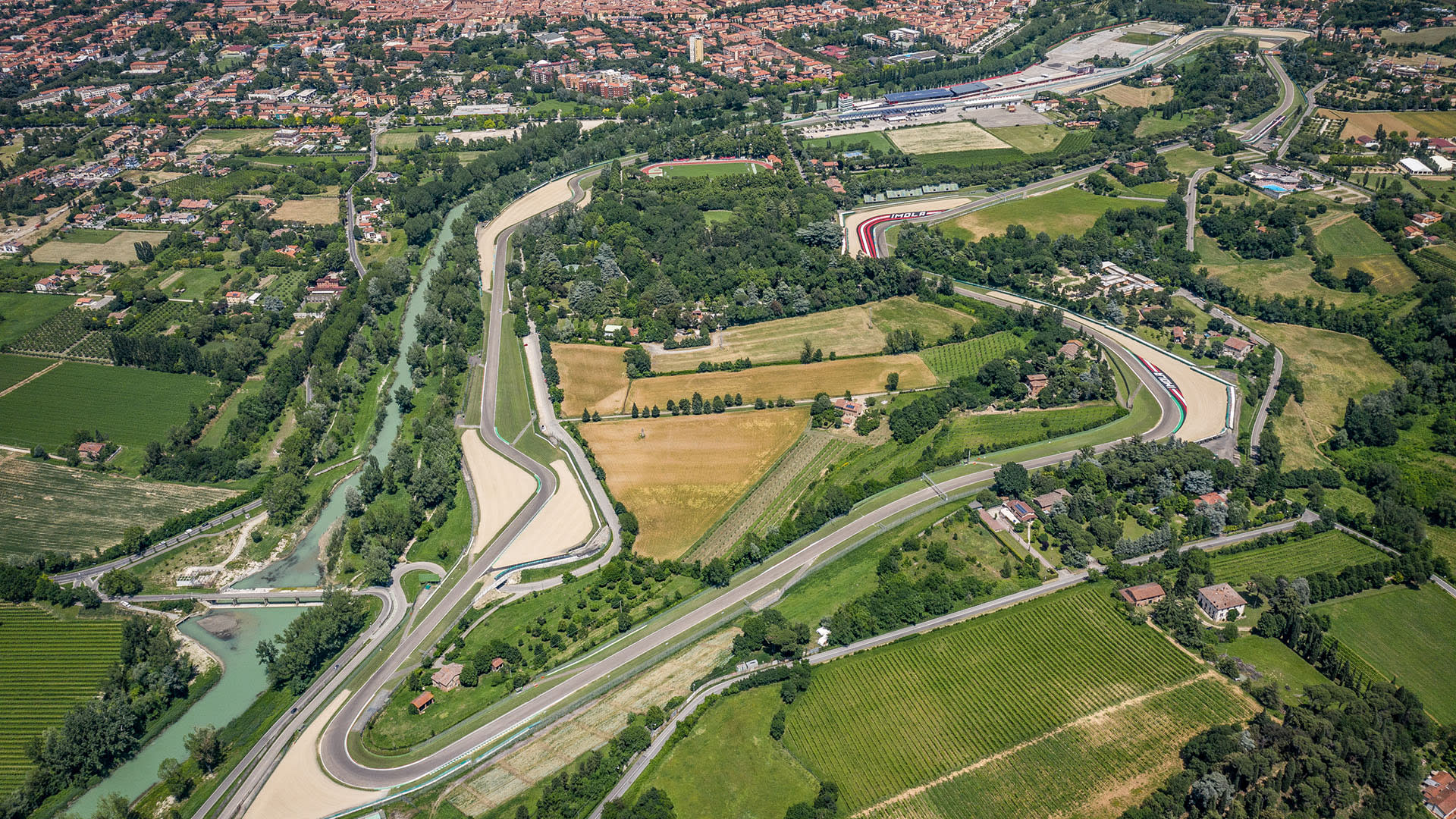 dictator Interpreteren nemen Imola Circuit Guide: Everything you need to know about the Italian circuit  | Formula 1®