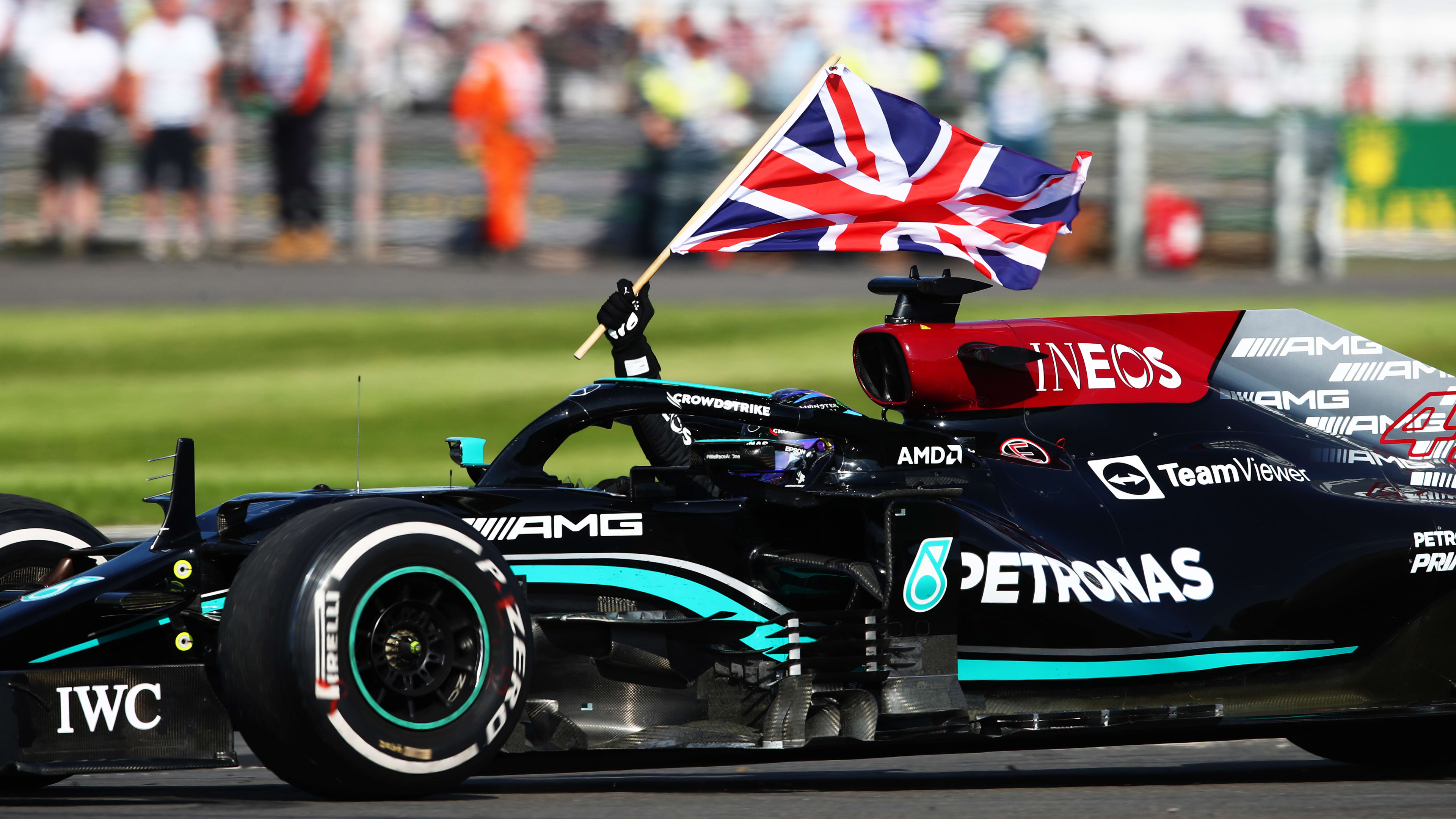 2021 British Grand race report & highlights: Hamilton overcomes first-lap with to hunt down Leclerc for 8th British win | Formula 1®