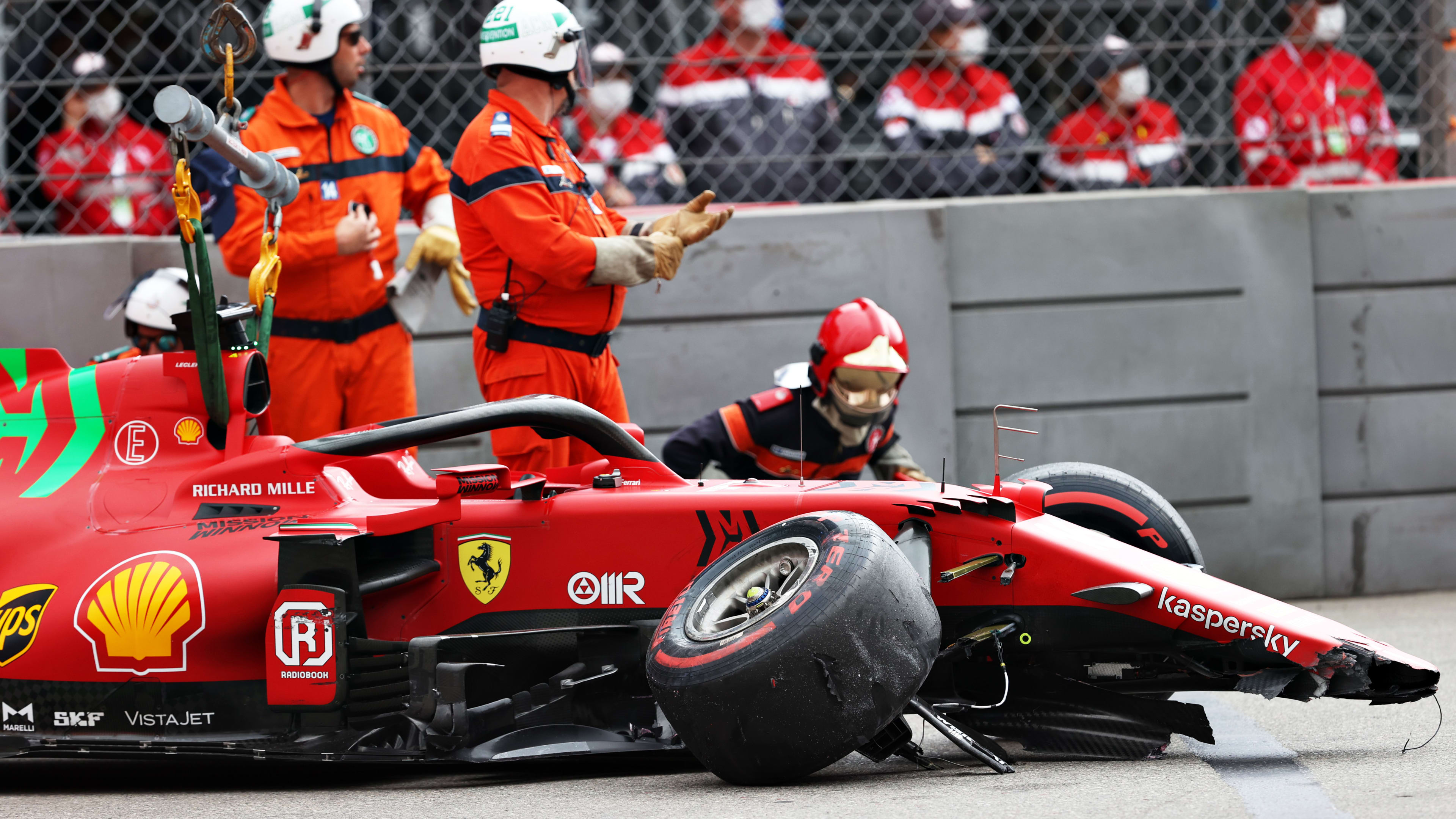 Ferrari Find No Serious Damage To Polesitter Leclerc S Gearbox After Qualifying Crash Formula 1