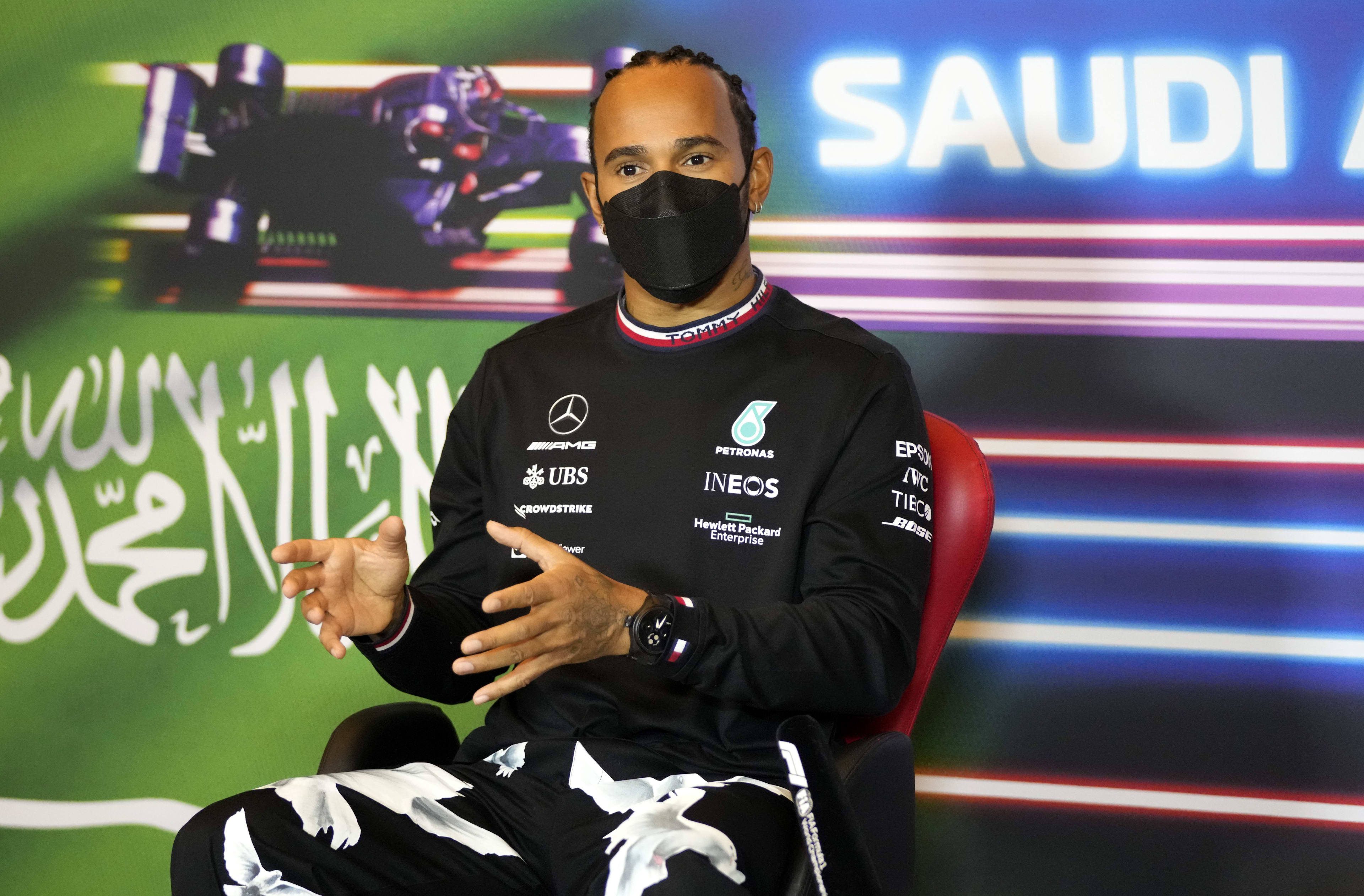 Hamilton relaxou antes do GP da Arábia Saudita e diz que ganhar o título de 2021 seria a maior coisa em sua carreira